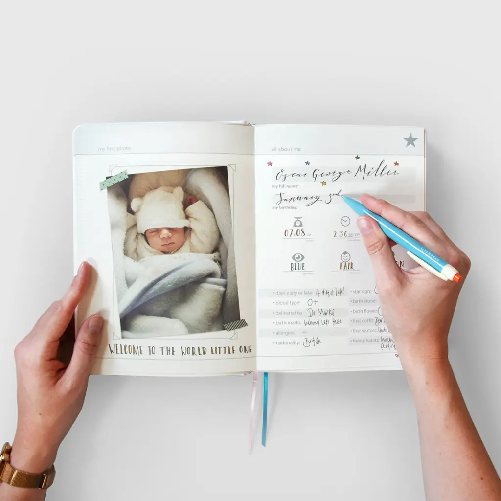 Ernest-Shop_Suck-UK_Baby-Book_01-s.webp