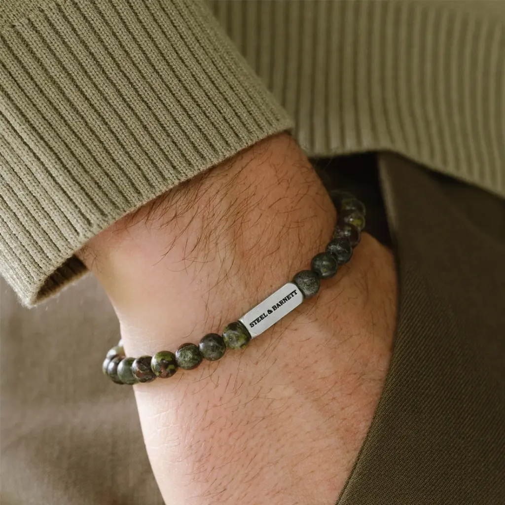Ernest-Shop_Steel-and-Barnett_Bracelet_Natural-Ned_Dragon-Blood_02.webp