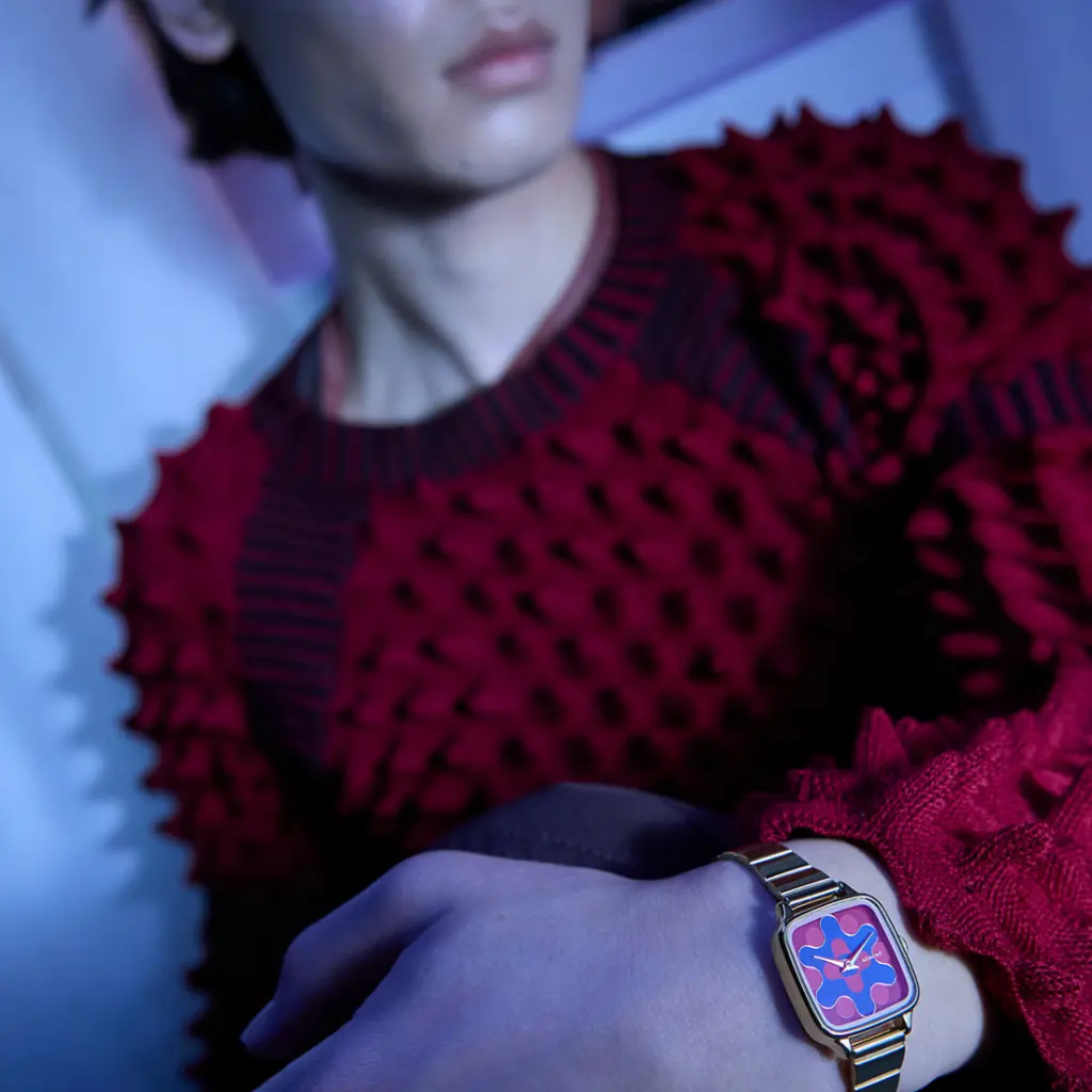 Ernest-Shop_Komono_Watch_Kate_Aurora-Trak_Gold-Maroon_04.webp