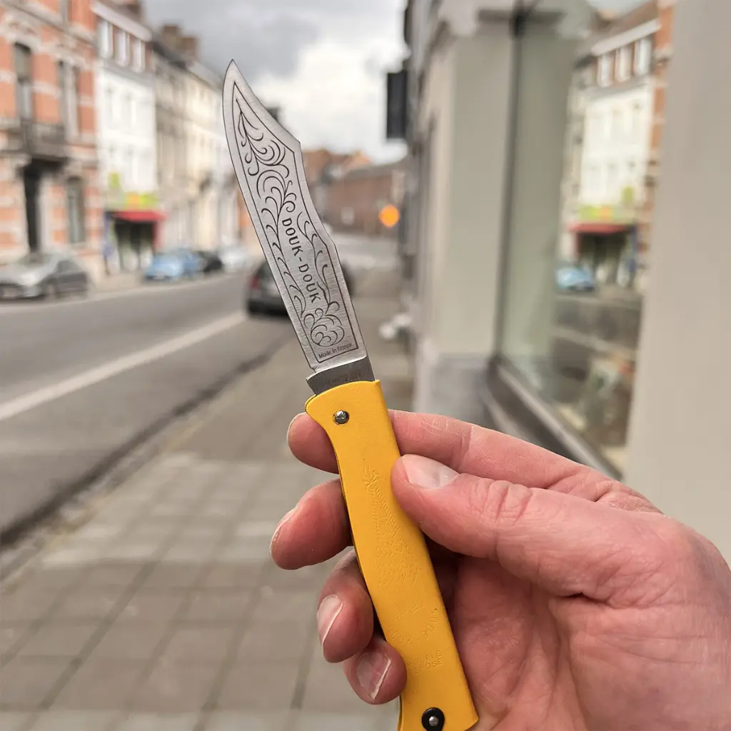Ernest-Shop_Douk-Douk_Couteau_Inox_Jaune_01b.webp
