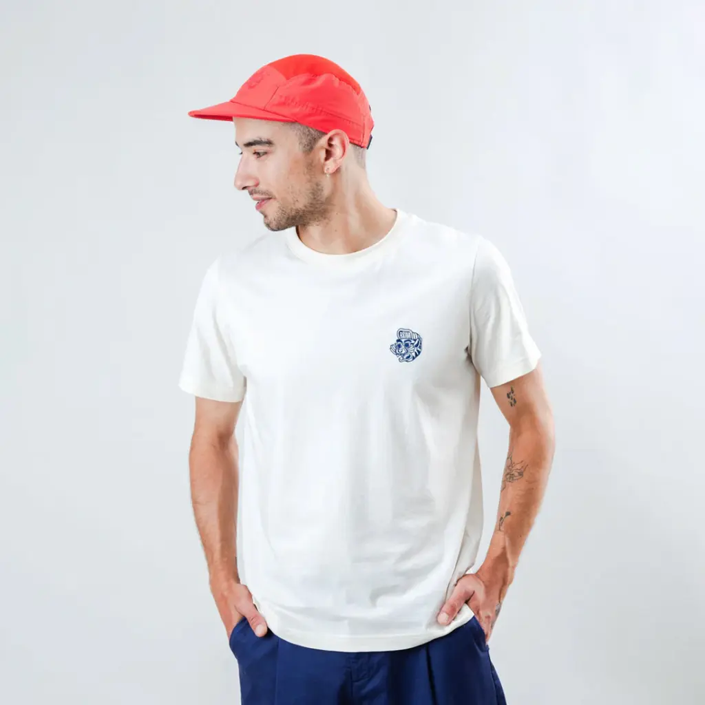 Ernest-Shop_Brava_T-Shirt_Brava-Asis_03.webp