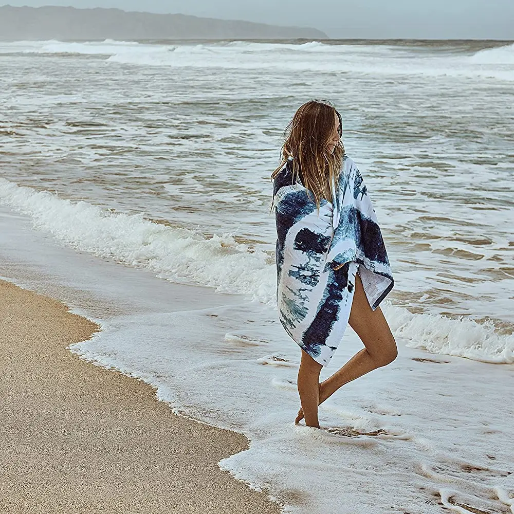 Ernest_Slowtide_Serviette-Plage_Indigo-Sun_03.webp