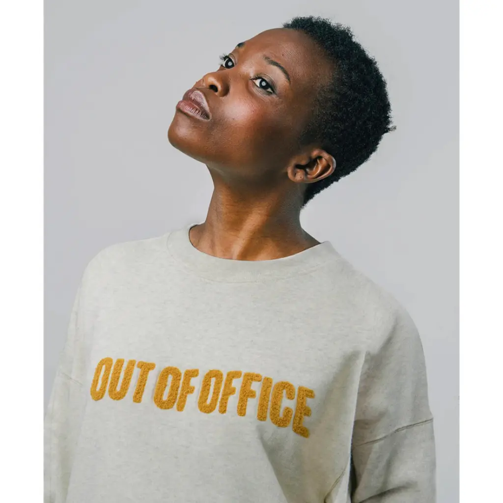 Ernest-Shop_Brava_Sweat_Out-of-Office_Woman_02.webp