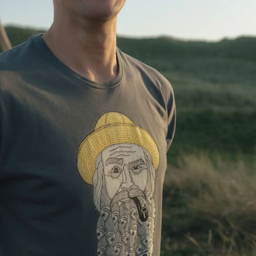 Ernest-Shop_Lakor_Tshirt_Fishy-Beard_03.webp