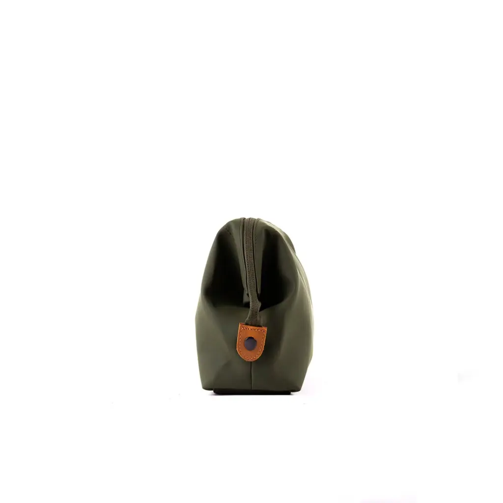 Ernest-Shop_Alaskan-Makers_Trousse-de-toilette_sitka_kaki_03.webp