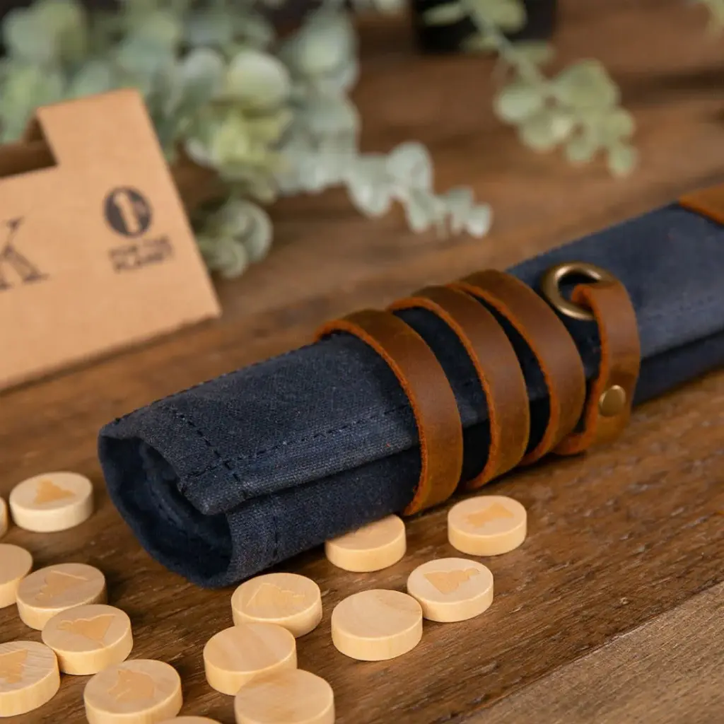 Ernest-Shop_Alaskan-Makers_Jeu-echec_voyage_bleu_02.webp