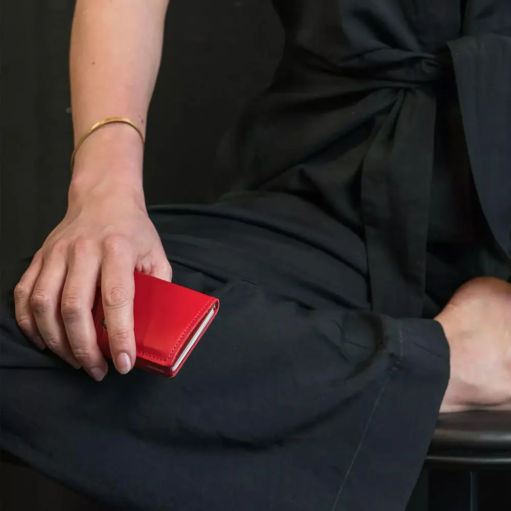 Ernest-Shop_Secrid_Miniwallet_Red-Red_01a.webp