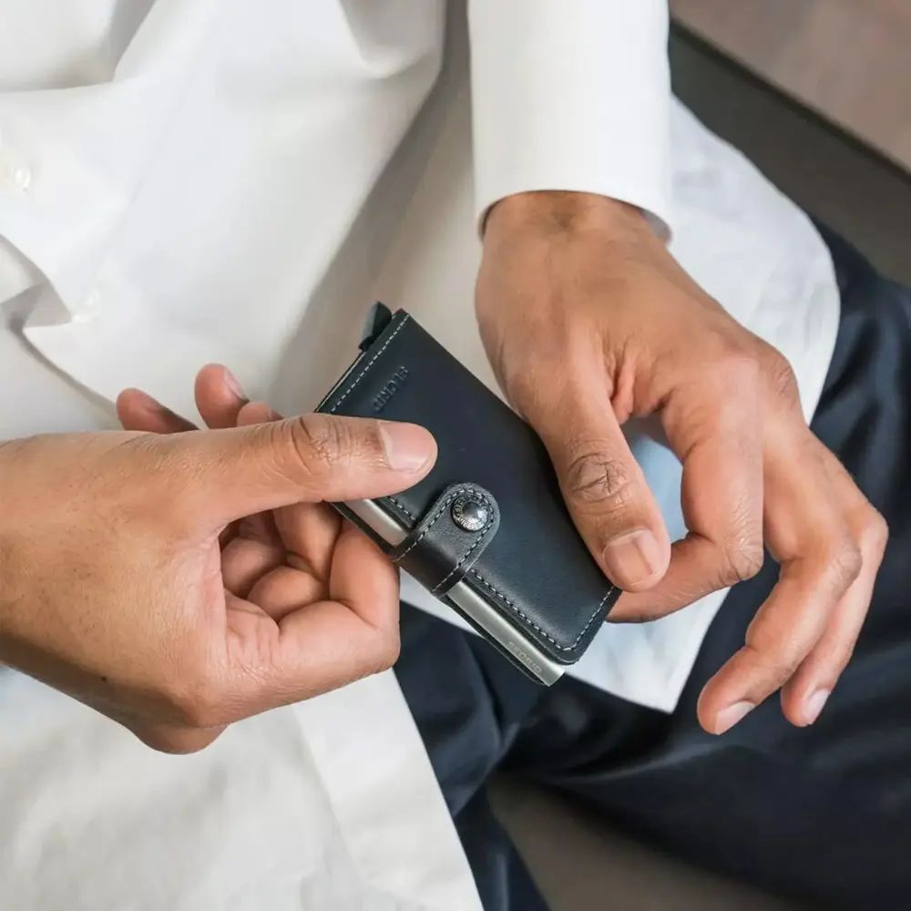 Ernest-Shop_Secrid_Original_Miniwallet_Black_01a.webp