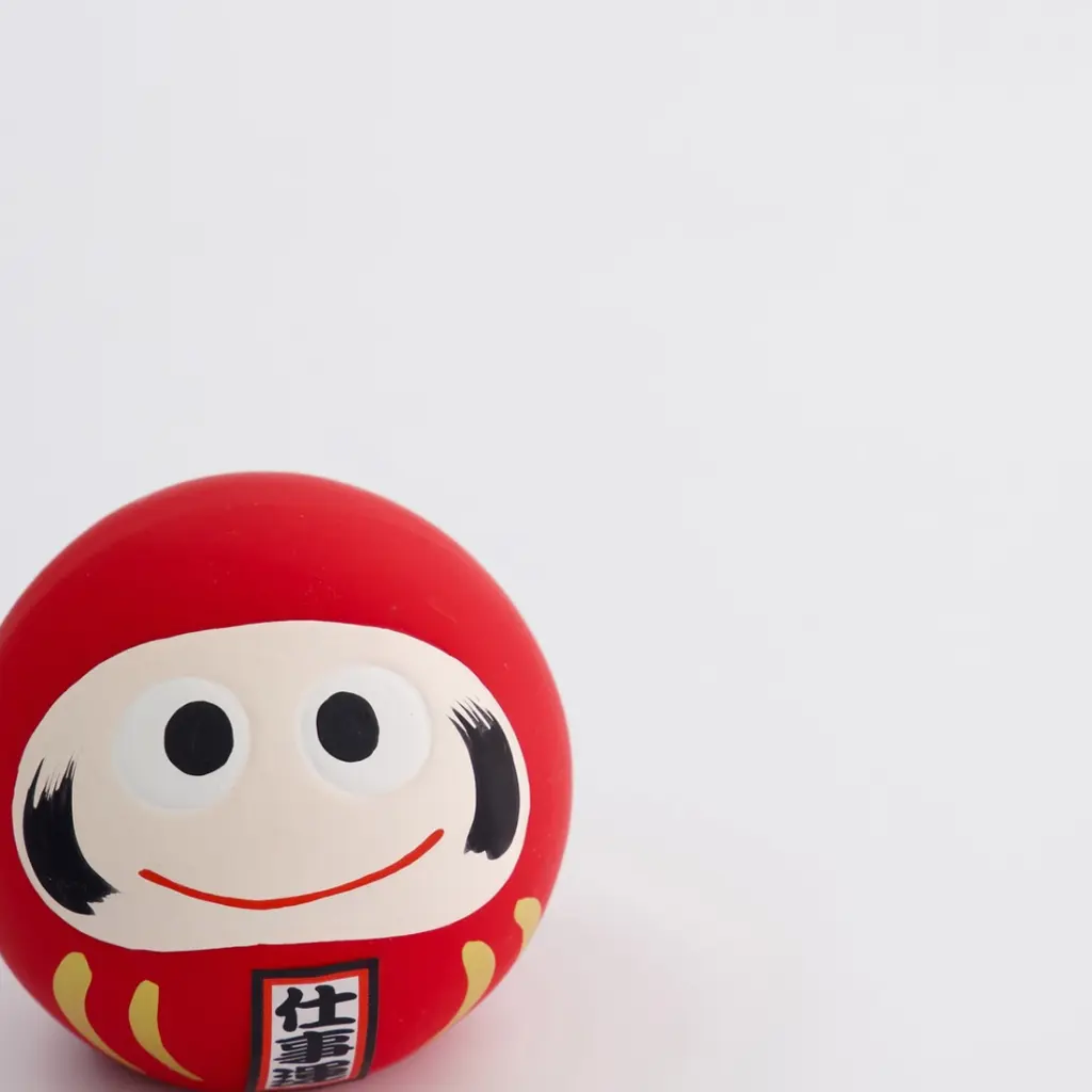 Ernest-Shop_Tokyo-Design_Daruma_Red_02.webp