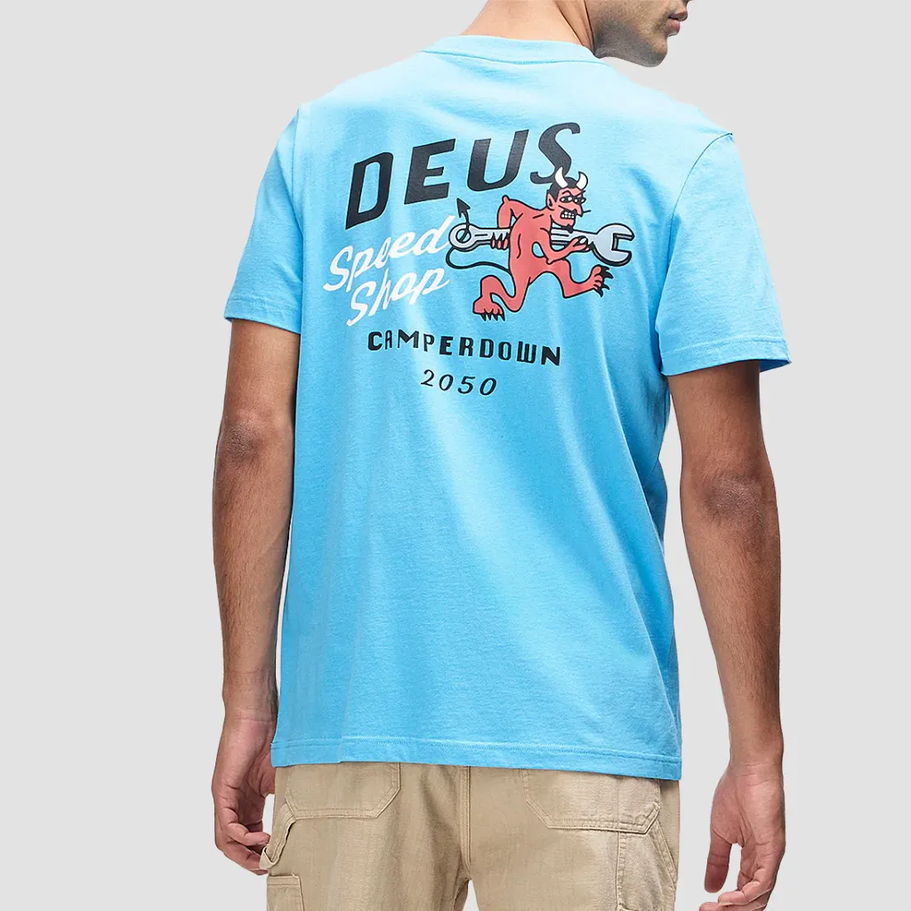 Ernest-Shop_Deus_T-Shirt_Dogleg_04a.webp