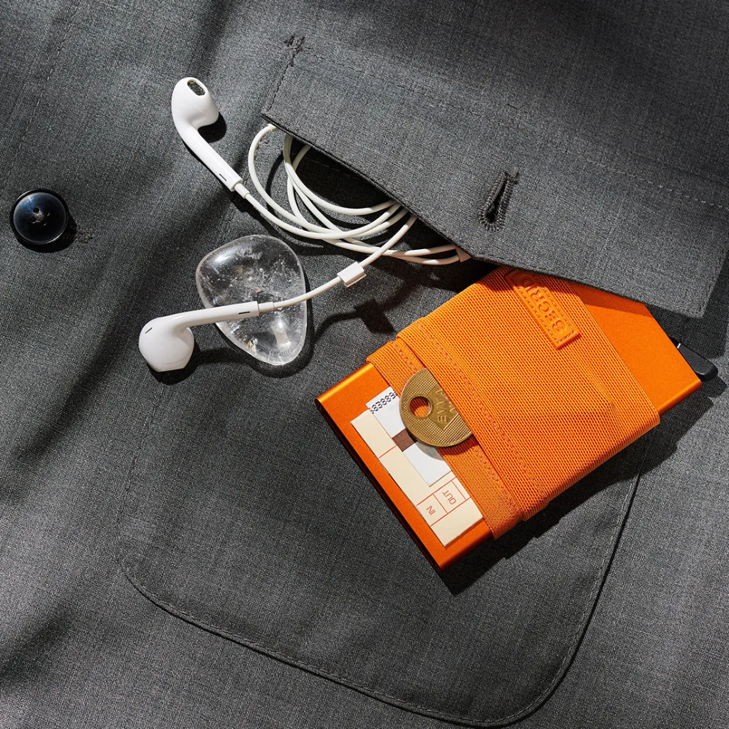 Ernest-Shop_Secrid_Flexwallet_Orange_02.webp