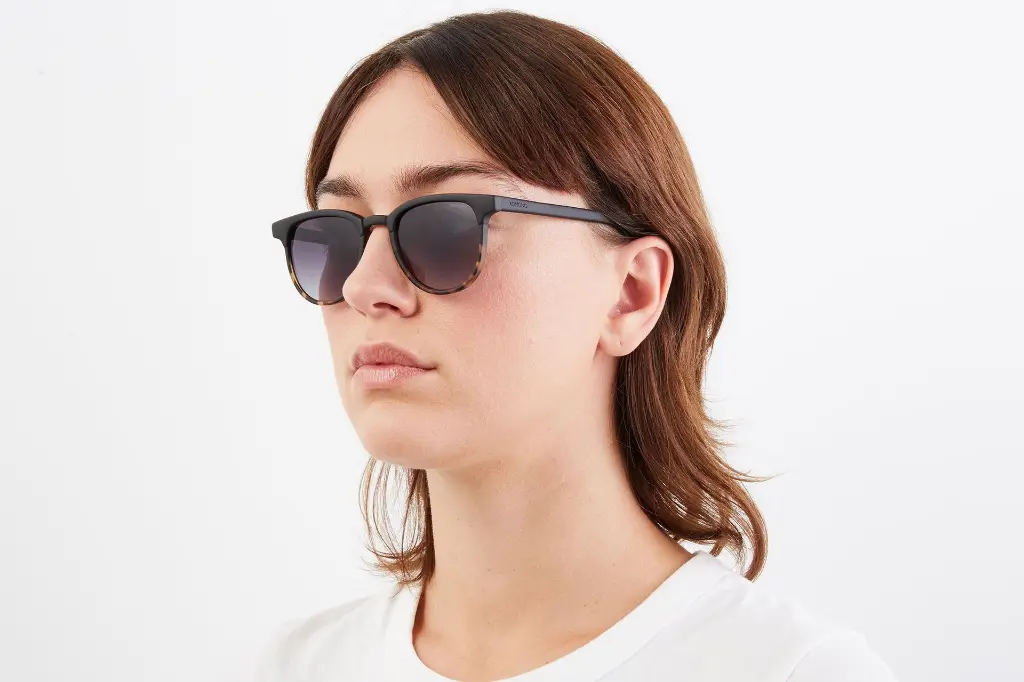 Ernest-Shop_Komono_Sunglasses_Francis_Matte-Black-Tortoise_03.webp