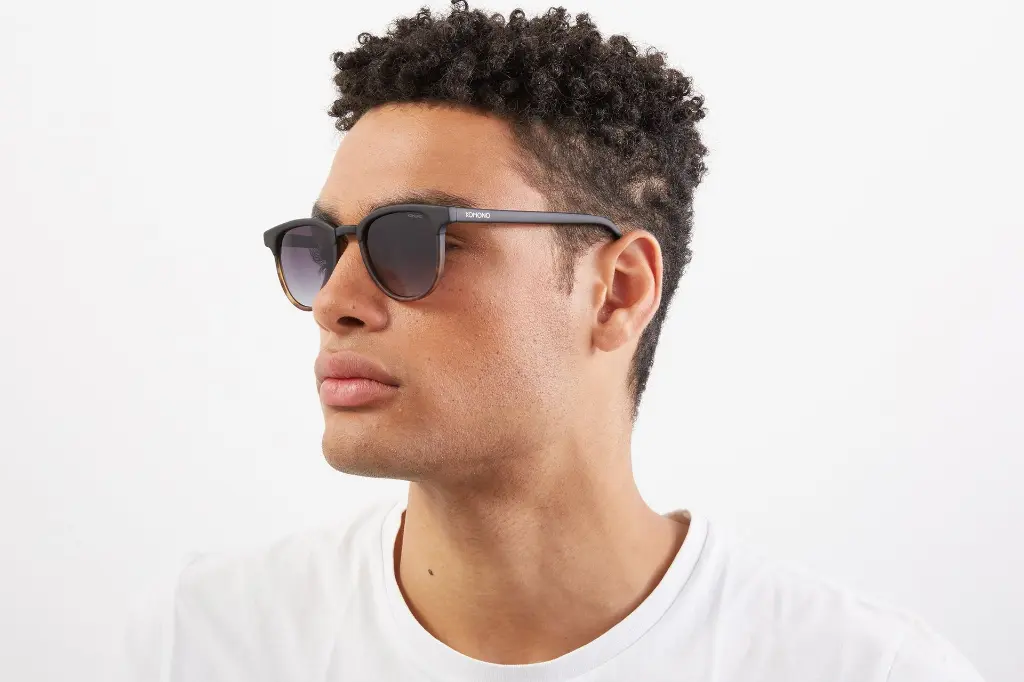 Ernest-Shop_Komono_Sunglasses_Francis_Matte-Black-Tortoise_04.webp