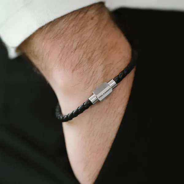 Ernest-Shop_Steel-and-Barnett_Luke-Landon_Black_02.webp