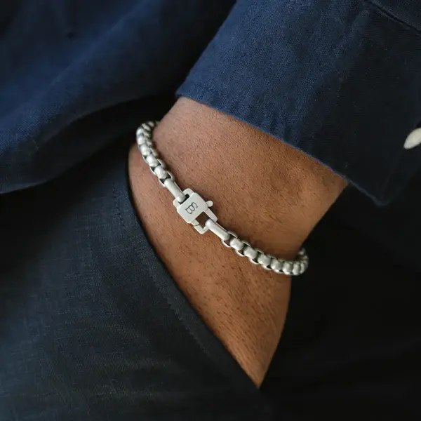 Ernest-Shop_Urban-Edge_Silver_01.webp