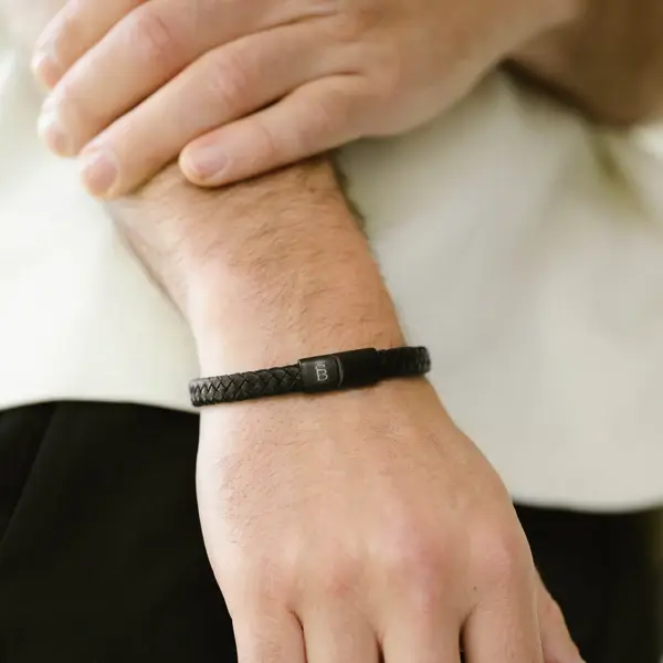Ernest-Shop_Steel-and-Barnett_Riley_Black-Ed_02.webp