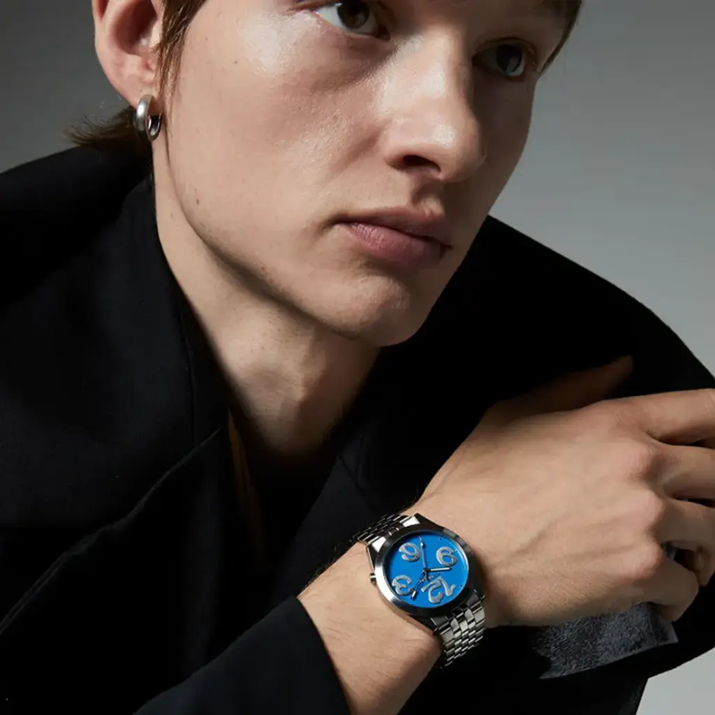 Ernest-Shop_Komono_Watches_Ray_Liquid_Blue_01.webp